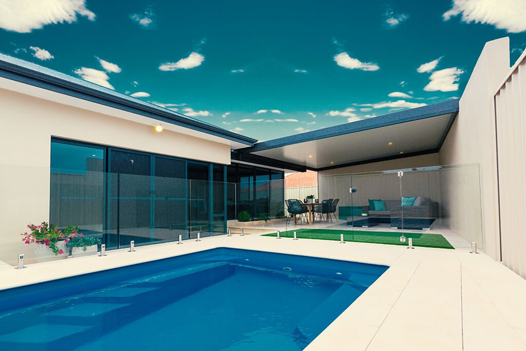 Solarspan Perth Patio with pool view